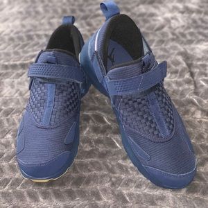 Unaired Navy Jordans